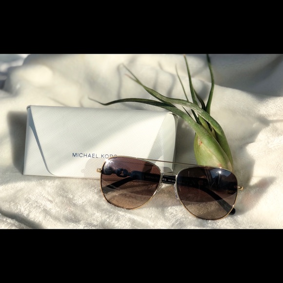 Brand new Michael Kors Pandora sunnies - Picture 1 of 4